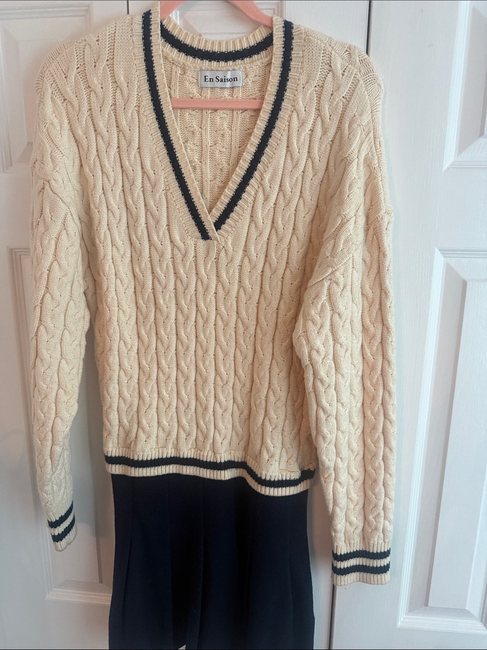 En Saison Cream Cable-Knit V-Neck Sweater with Navy Trim